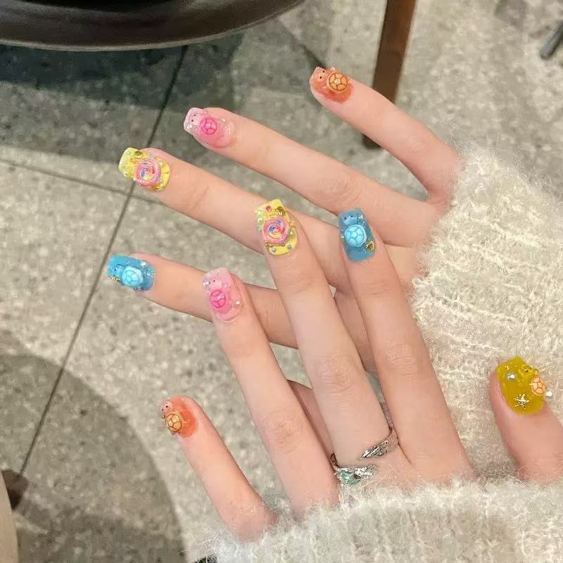 Crafting Resin - 100個のミニカラフルタートルレジンチャーム、フラットバックカボション、かわいいDIYスマホケースサイドデコレーション、ネイルアート、手作りクラフトアクセサリー