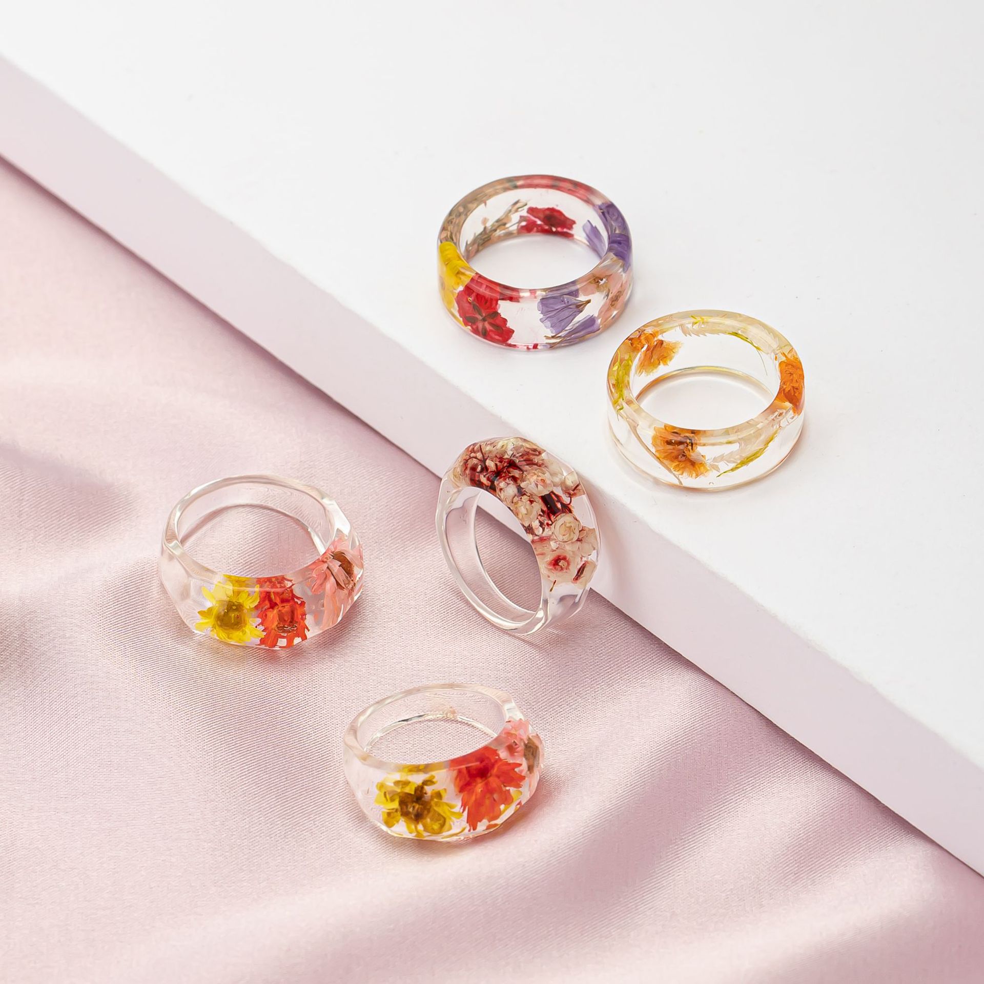 Dried Flower Bulk - 絶妙なミニマリスト樹脂製デイジー ドライフラワー レトロアクリルリング 女性用 クリエイティブな個性あふれるフレッシュリング 卸売ギフト